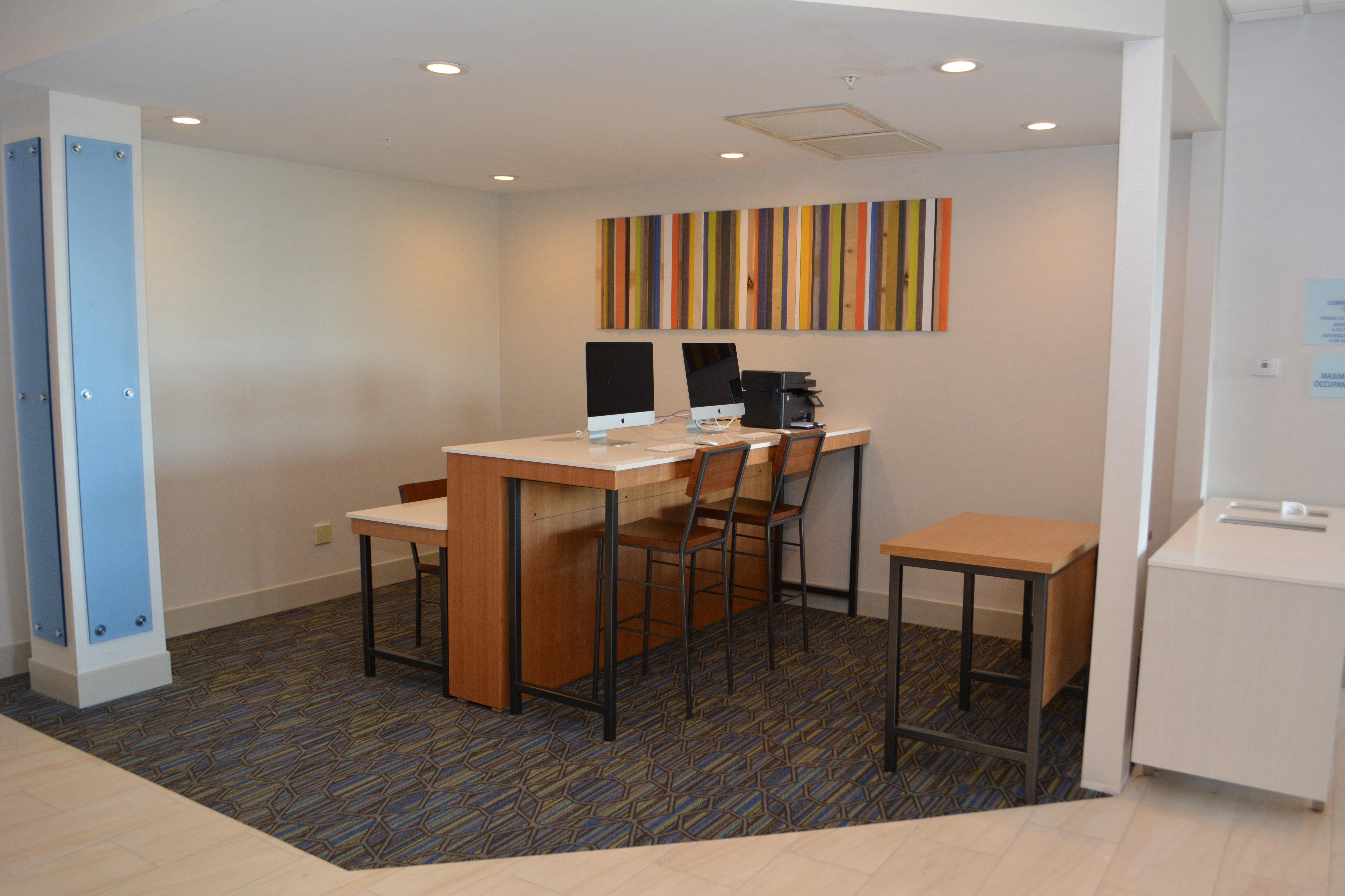Holiday Inn Express & Suites Waterville - North By Ihg Exterior foto